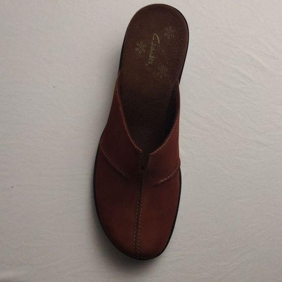 Clarks Mule SlipOn Clog Burgundy Size 7 Like New Burgundy Mule Clark Shoe Size 7 - Picture 2 of 8